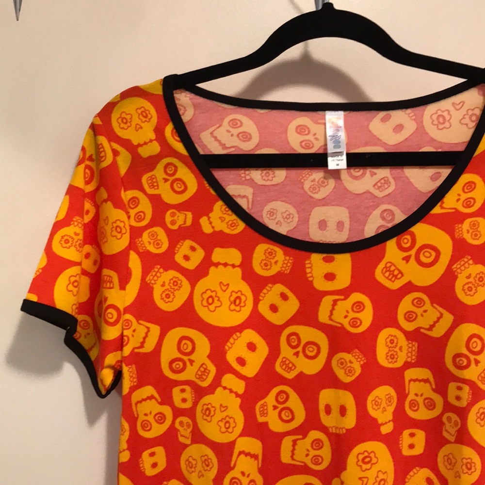 Lularoe Classic Tee NWOT
